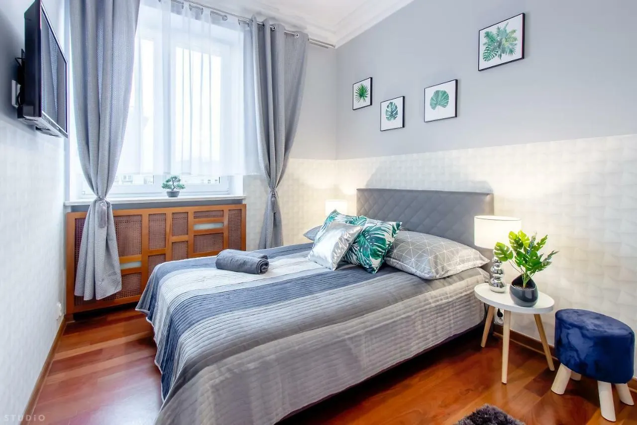 Pensión *Clicktheflat* Wilcza 33 Street Apart Rooms In The City Center Varsovia Polonia